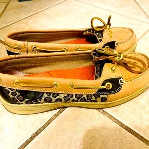 Leopard Sperrys